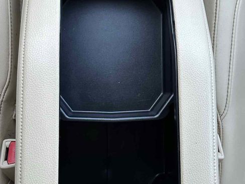 Used 2019 Toyota Highlander XLE image 25