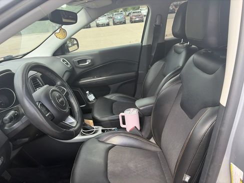Used 2018 Jeep Compass Latitude w/ Popular Equipment Group AWD/4WD image 5
