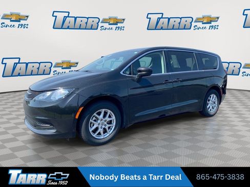 Used 2023 Chrysler Voyager LX FWD image 1