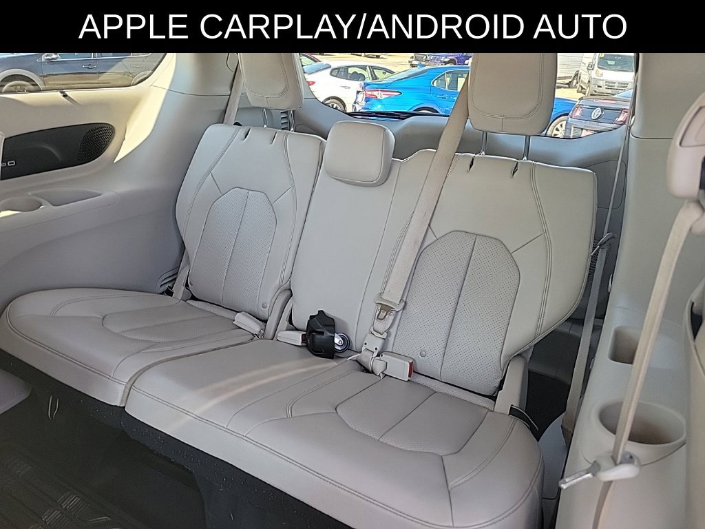 Used 2021 Chrysler Pacifica Touring-L FWD image 11