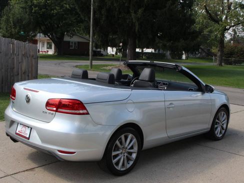 Used 2012 Volkswagen Eos Komfort FWD image 17