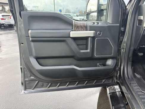 Used 2017 Ford F350 Lariat w/ Chrome Package image 13