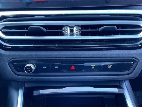 Used 2024 BMW 330i Sedan w/ Convenience Package image 31