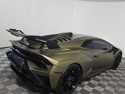 Used 2022 Lamborghini Huracan STO RWD image 4