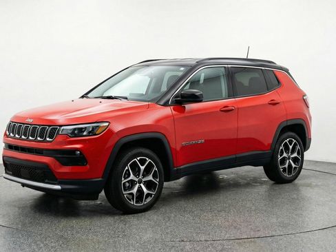 Used 2025 Jeep Compass Limited image 3