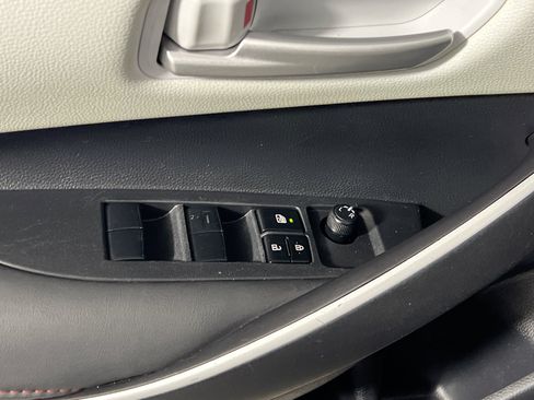 Used 2025 Toyota Corolla SE FWD image 17