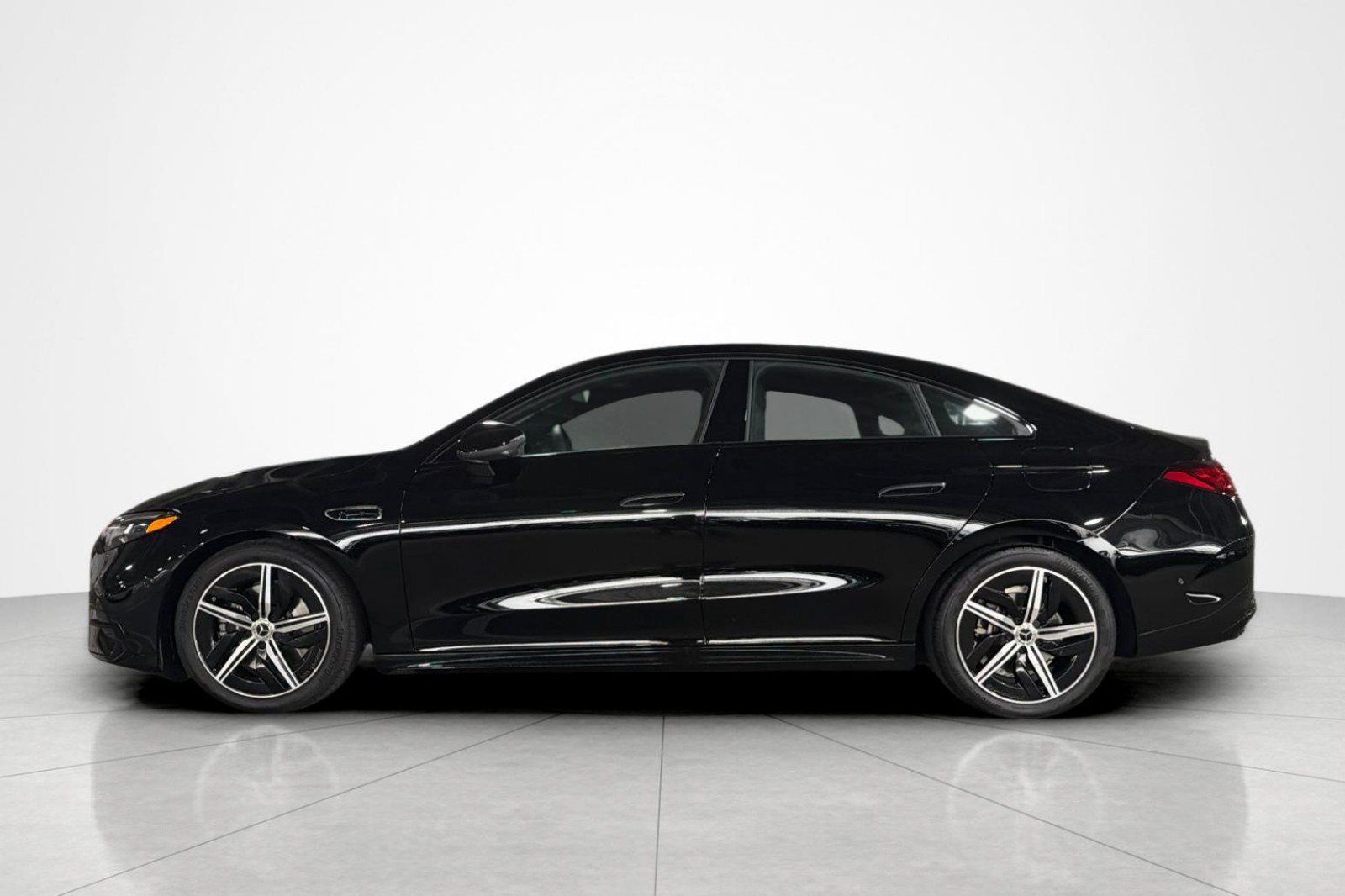 New 2027 Mercedes-Benz CLA 220 image 2