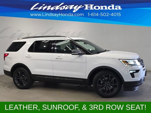 Used 2018 Ford Explorer XLT w/ Equipment Group 202A FWD image 3