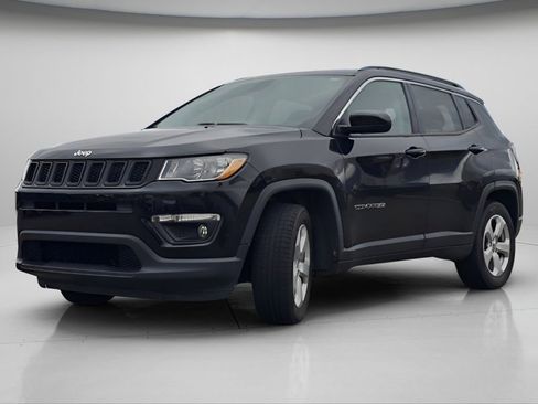 Used 2018 Jeep Compass Latitude image 17