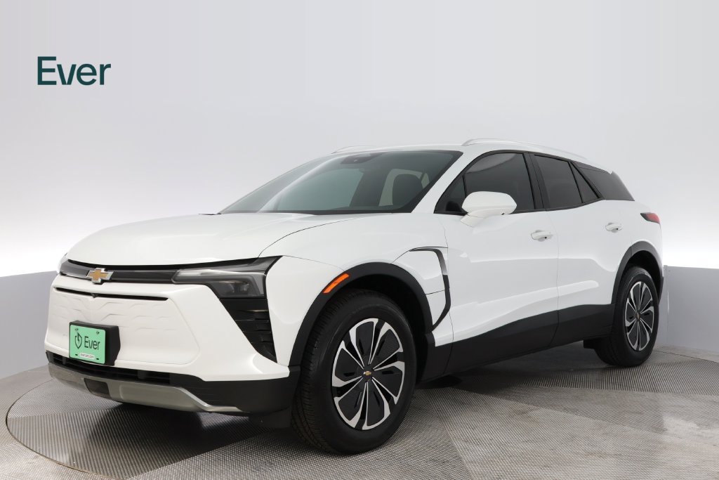 Used 2024 Chevrolet Blazer EV LT AWD/4WD image 2
