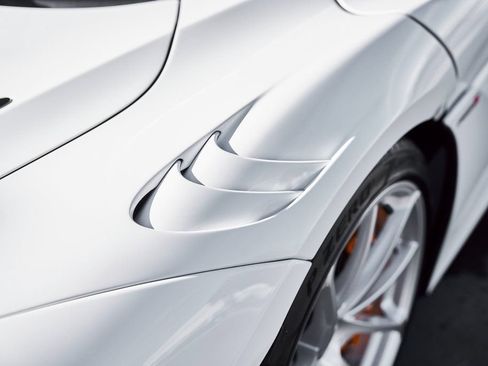 Used 2024 McLaren 750S RWD image 9