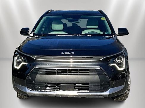Used 2023 Kia Niro EX image 2