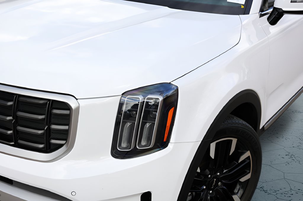 Used 2025 Kia Telluride SX w/ SX Captain's Chair Package AWD/4WD image 2