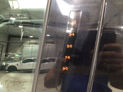 Used 2017 Ford Explorer XLT w/ Equipment Group 202A image 6