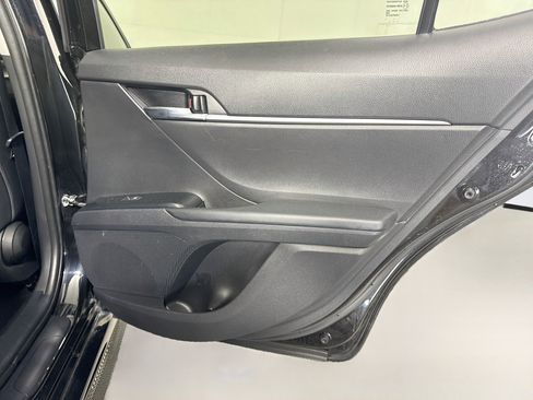 Used 2020 Toyota Camry SE FWD image 27
