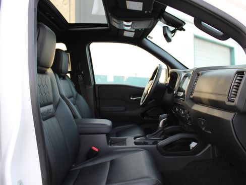 Certified 2022 Nissan Frontier PRO-4X w/ Pro-4X Premium Package image 11