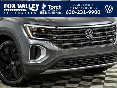 Certified 2025 Volkswagen Atlas SE w/ Black Wheel Package