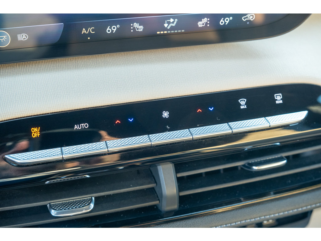 Used 2025 Buick Enclave Preferred FWD image 29