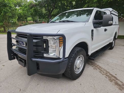 Used 2018 Ford F250 XL w/ Power Equipment Group RWD image 3
