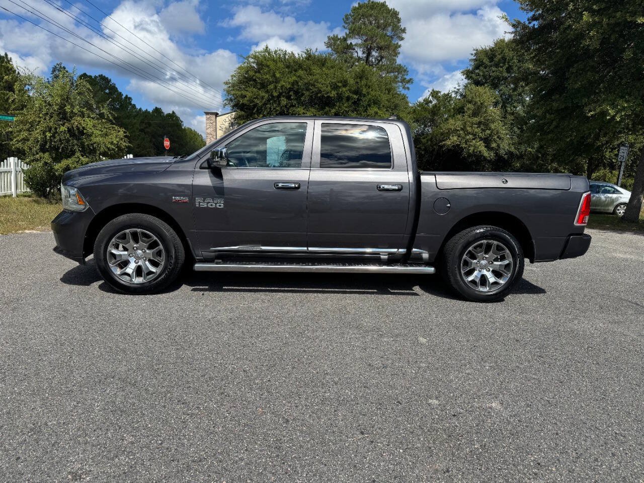 Used 2017 RAM 1500 Limited RWD image 3