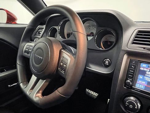 Used 2014 Dodge Challenger SXT image 65