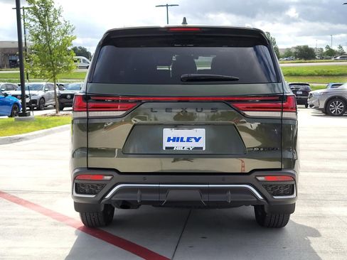 Used 2025 Lexus LX 600 F Sport w/ Accessory Package (Z1) AWD/4WD image 4