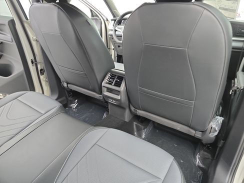 New 2026 Volkswagen Tiguan SE R-Line AWD/4WD image 11