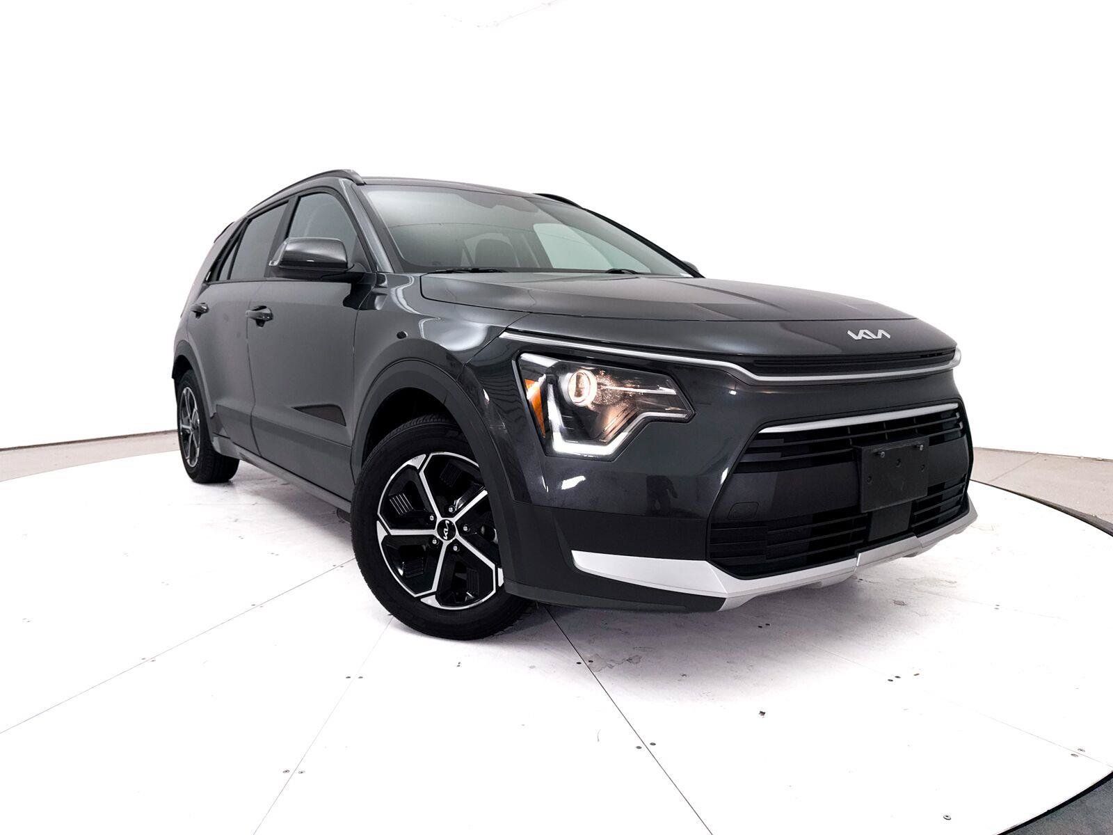 Used 2024 Kia Niro EX w/ EX Cold Weather Package FWD image 1