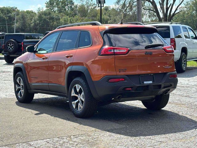 Used 2016 Jeep Cherokee Trailhawk w/ Comfort/Convenience Group AWD/4WD image 2