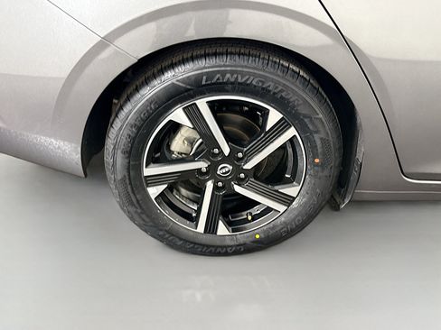 Used 2025 Nissan Sentra SV FWD image 33