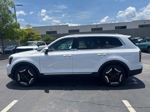 Certified 2024 Kia Telluride EX w/ EX Captain's Chair Package FWD image 2