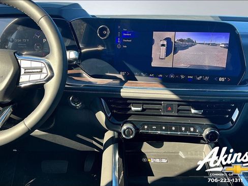 New 2026 Chevrolet Suburban Premier image 6