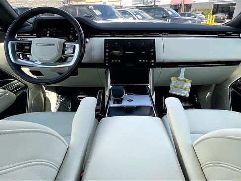 New 2026 Land Rover Range Rover Long Wheelbase SE image 8