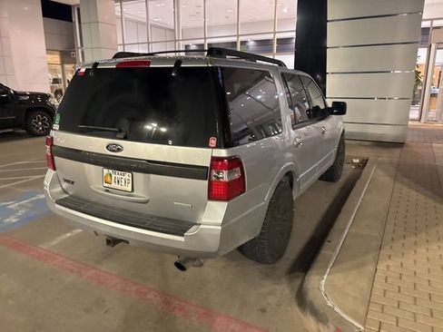 Used 2015 Ford Expedition XLT image 3