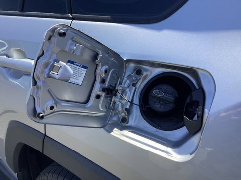 Used 2022 Toyota RAV4 LE AWD/4WD image 22