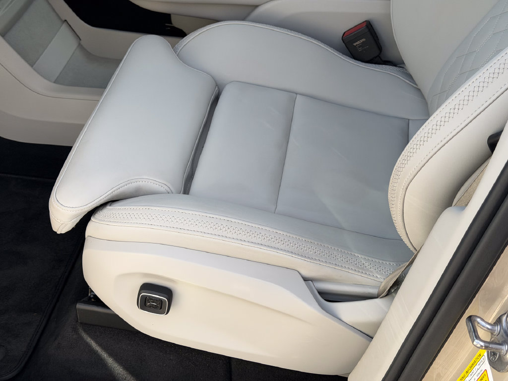 Certified 2025 Volvo EX90 Plus AWD/4WD image 27