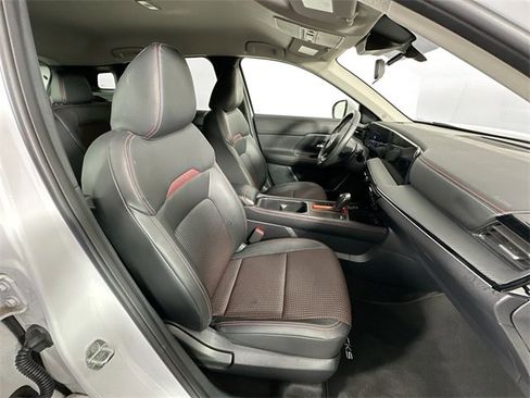 Used 2025 Nissan Kicks SR image 25