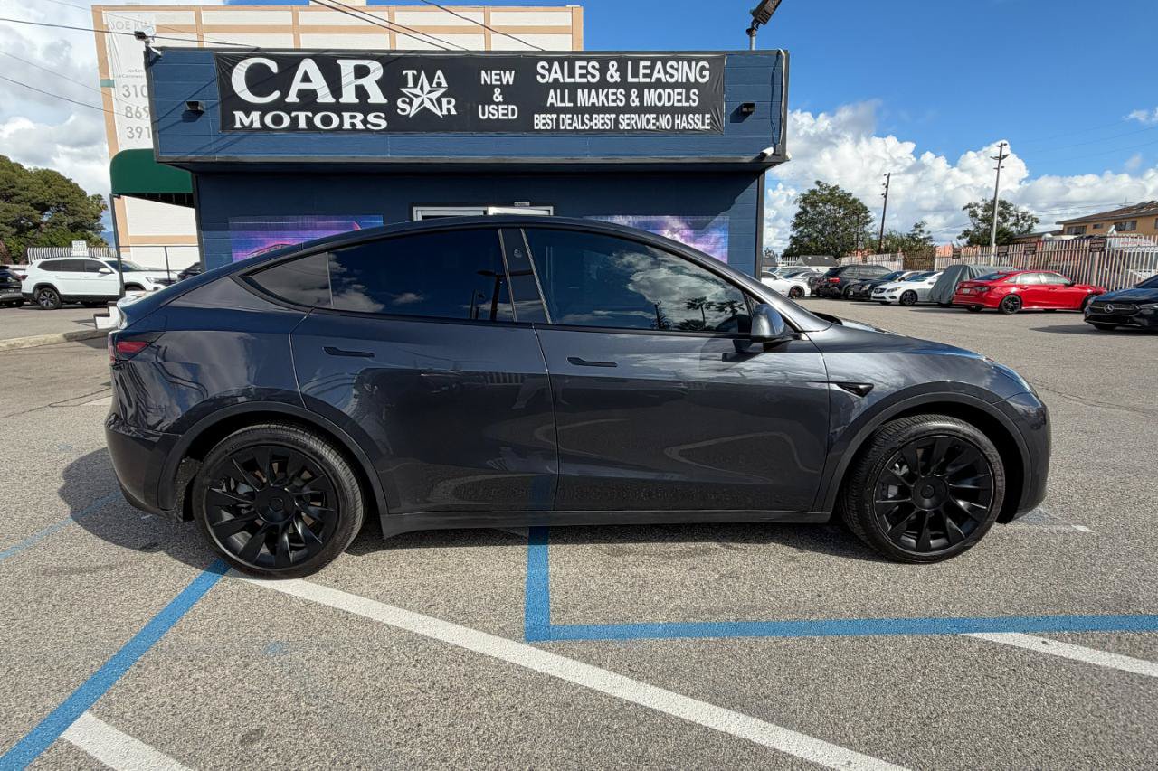 Used 2024 Tesla Model Y Long Range AWD/4WD image 5