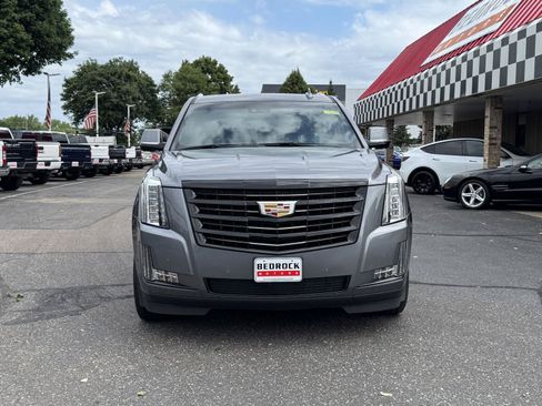 Used 2019 Cadillac Escalade Platinum w/ Escalade Sport Edition AWD/4WD image 2