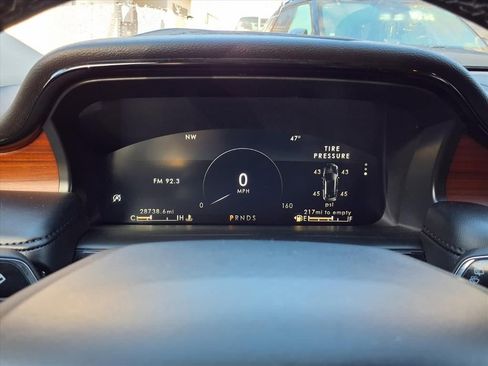 Used 2023 Lincoln Nautilus Reserve image 20