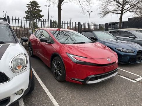 Used 2024 Toyota Prius XLE image 3