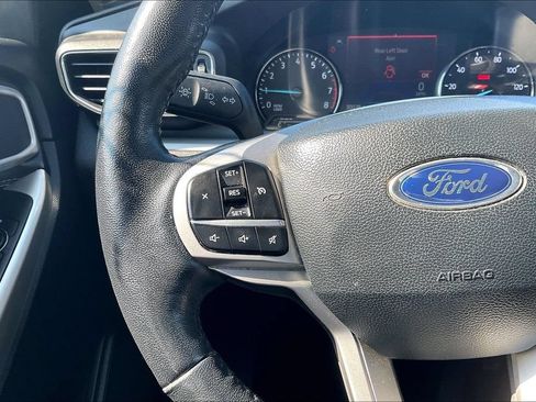 Used 2022 Ford Explorer XLT w/ Equipment Group 202A AWD/4WD image 18