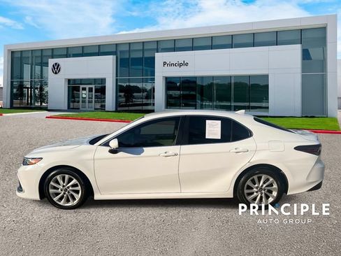 Used 2023 Toyota Camry LE FWD image 6