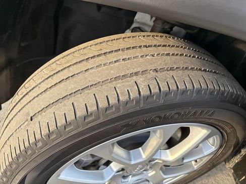 Used 2024 Jeep Compass Latitude image 27