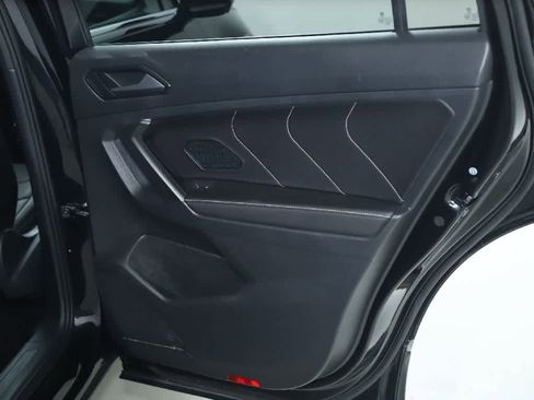 Certified 2022 Volkswagen Tiguan SEL R-Line image 30