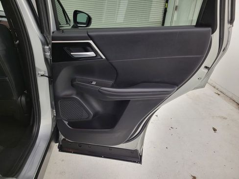 Used 2024 Mitsubishi Outlander FWD image 36