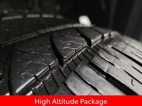Used 2021 Jeep Gladiator Overland AWD/4WD image 12