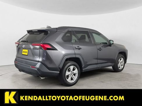 Used 2019 Toyota RAV4 XLE w/ Carpet Mat Package FWD image 5
