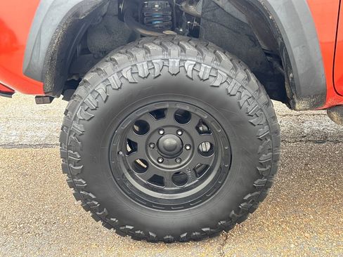 Used 2017 Toyota Tacoma TRD Off-Road image 24