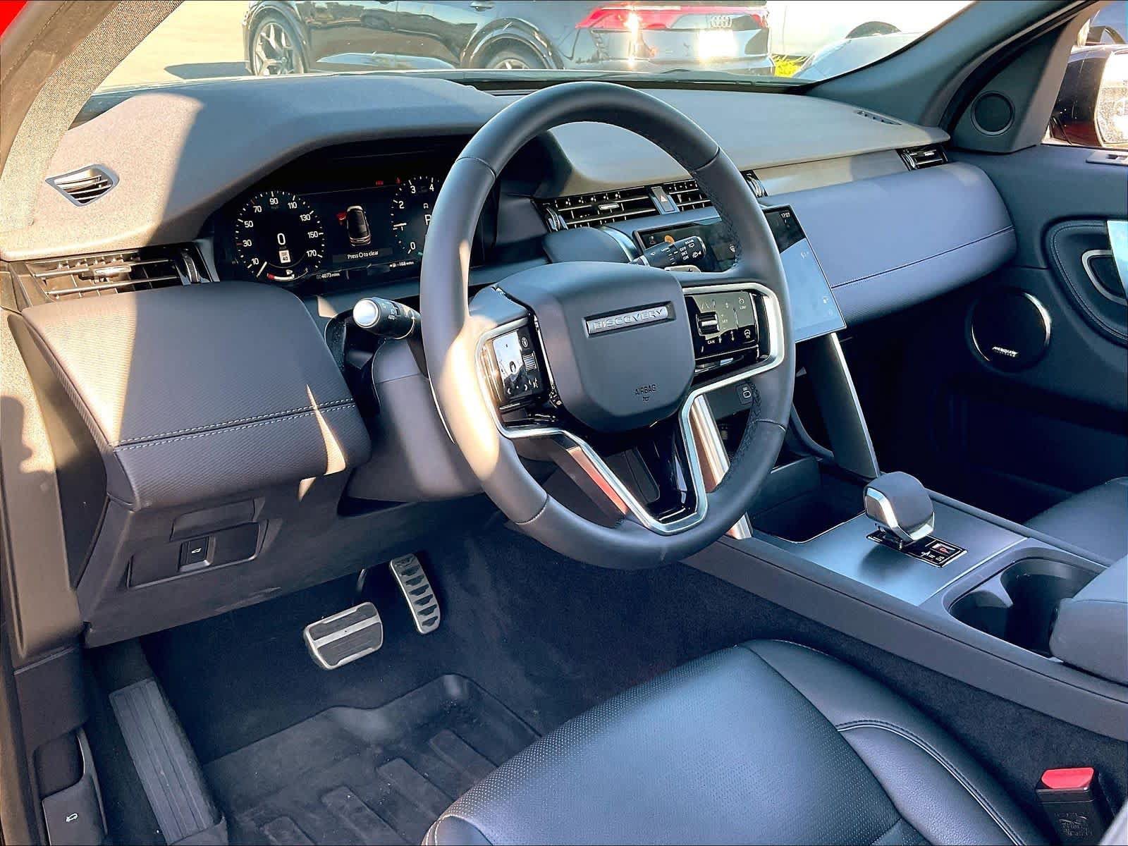 Used 2025 Land Rover Discovery Sport Dynamic SE AWD/4WD image 16